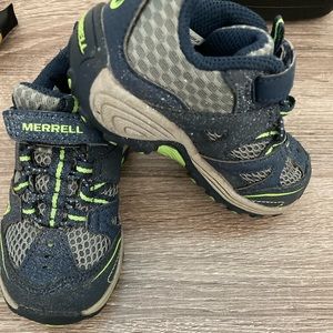 Size 7 Merrell hiking shoes